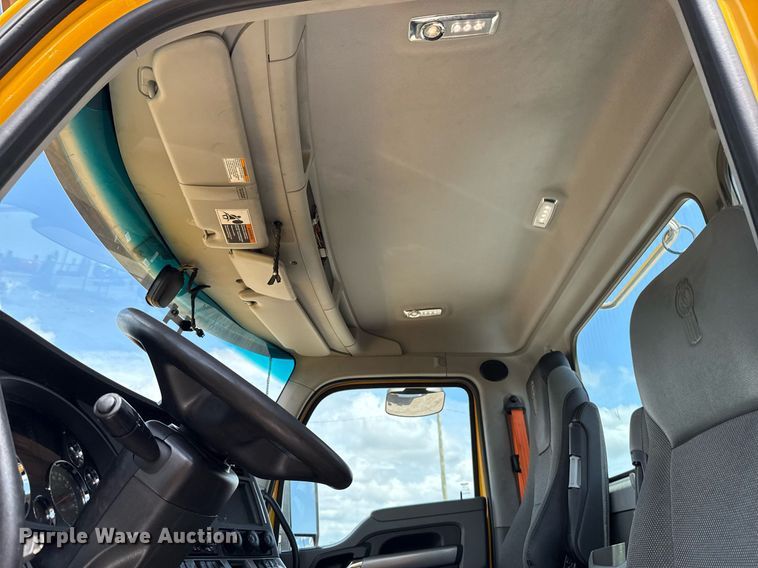 image for item EJ4829 2021 Kenworth T680 semi truck