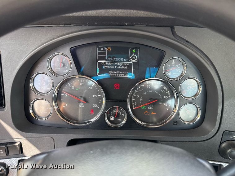 image for item EJ4829 2021 Kenworth T680 semi truck