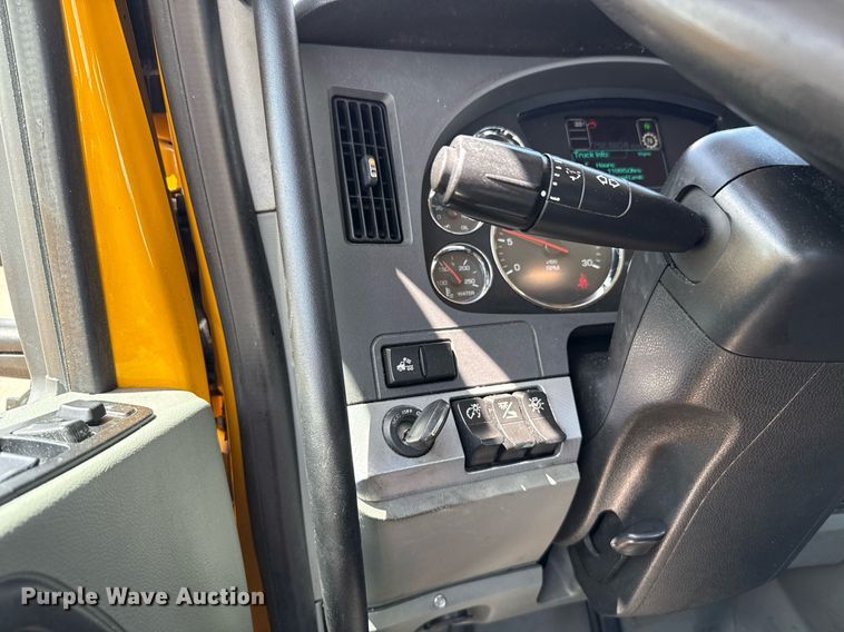 image for item EJ4829 2021 Kenworth T680 semi truck