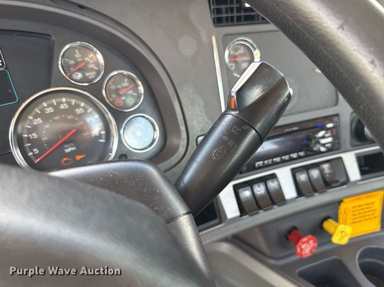 image for item EJ4829 2021 Kenworth T680 semi truck