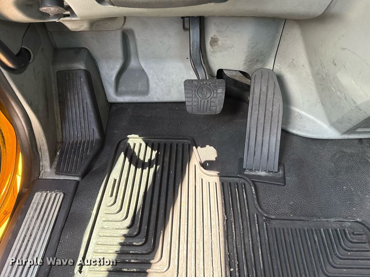 image for item EJ4829 2021 Kenworth T680 semi truck