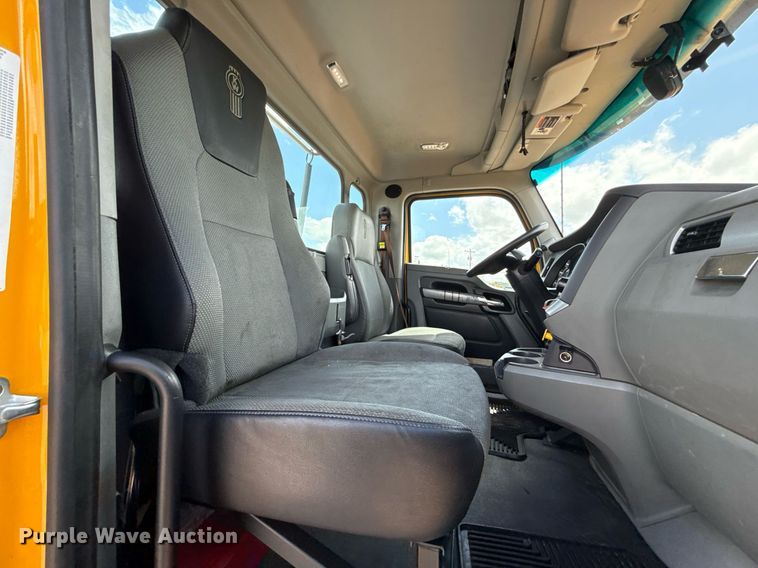 image for item EJ4829 2021 Kenworth T680 semi truck