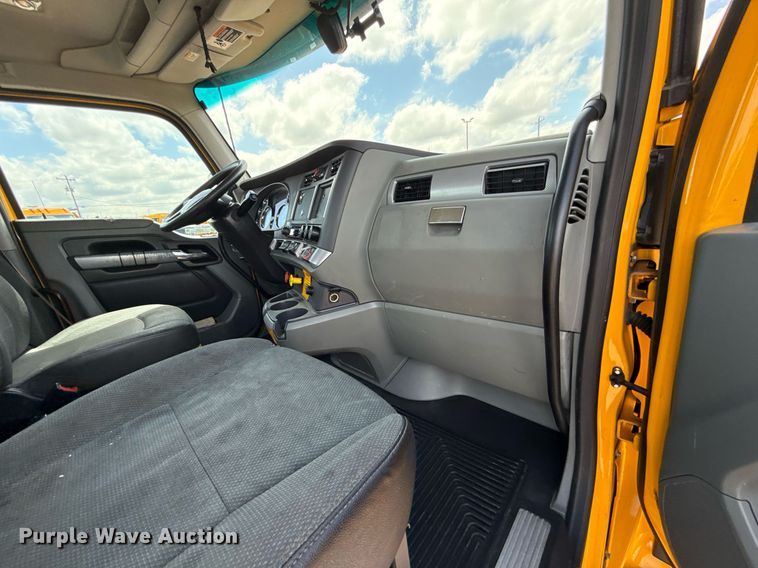 image for item EJ4829 2021 Kenworth T680 semi truck