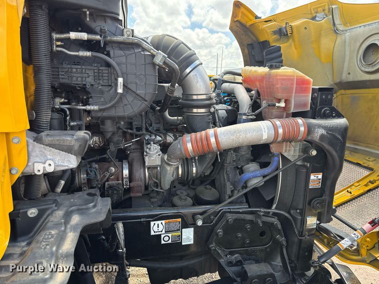 image for item EJ4829 2021 Kenworth T680 semi truck