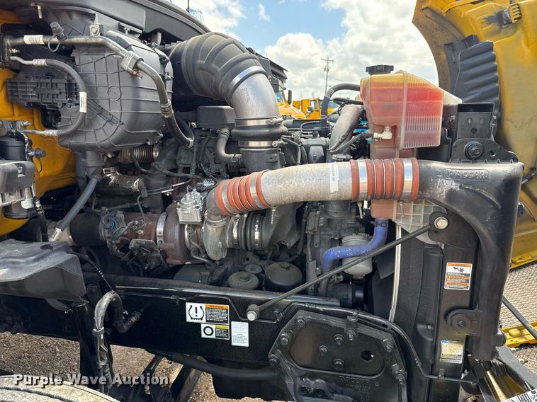 image for item EJ4829 2021 Kenworth T680 semi truck