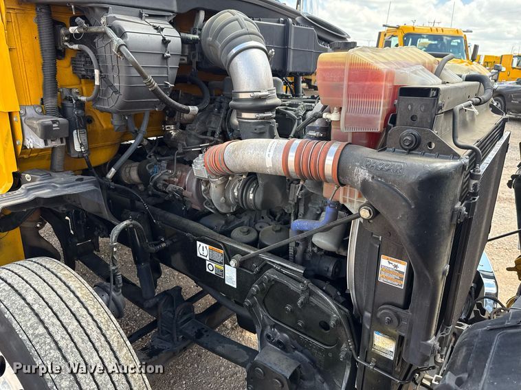 image for item EJ4829 2021 Kenworth T680 semi truck