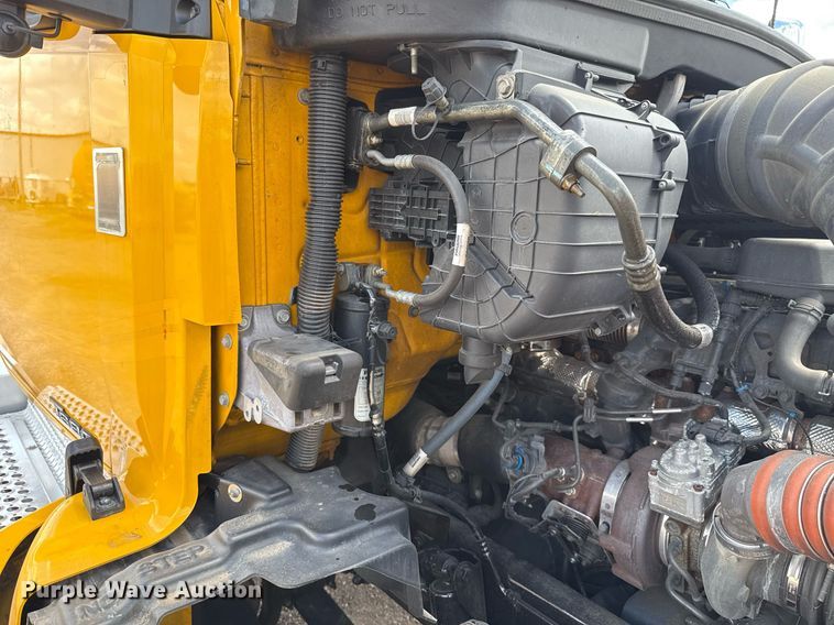 image for item EJ4829 2021 Kenworth T680 semi truck