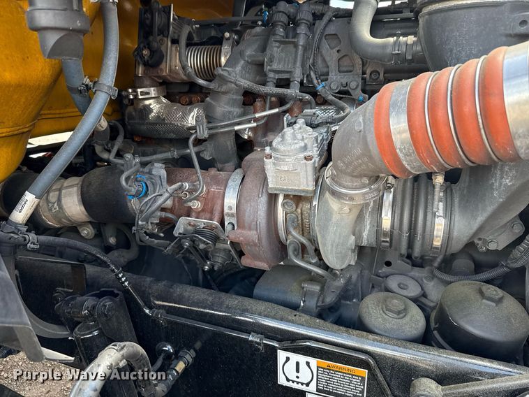 image for item EJ4829 2021 Kenworth T680 semi truck