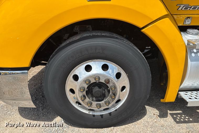 image for item EJ4829 2021 Kenworth T680 semi truck