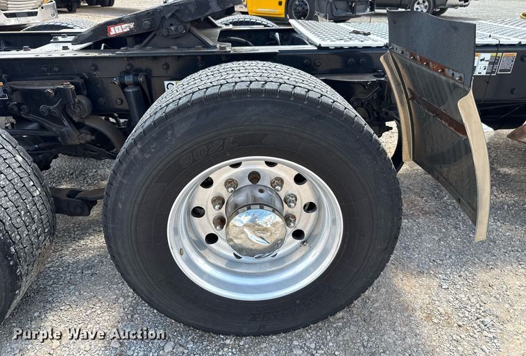 image for item EJ4829 2021 Kenworth T680 semi truck