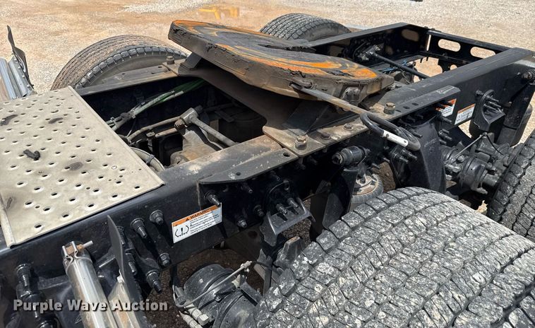 image for item EJ4830 2021 Freightliner Cascadia 126 semi truck