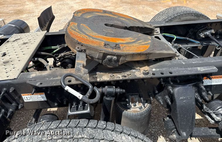 image for item EJ4830 2021 Freightliner Cascadia 126 semi truck