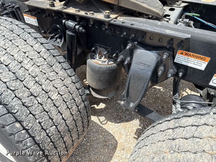 image for item EJ4830 2021 Freightliner Cascadia 126 semi truck