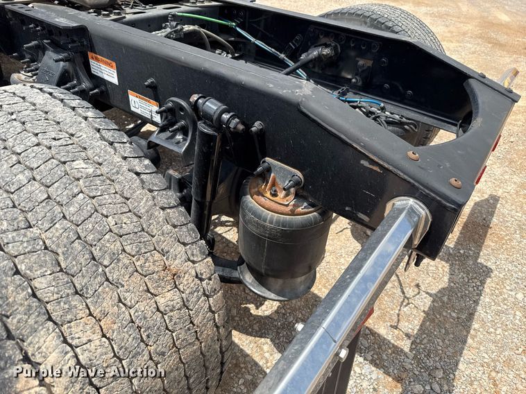 image for item EJ4830 2021 Freightliner Cascadia 126 semi truck