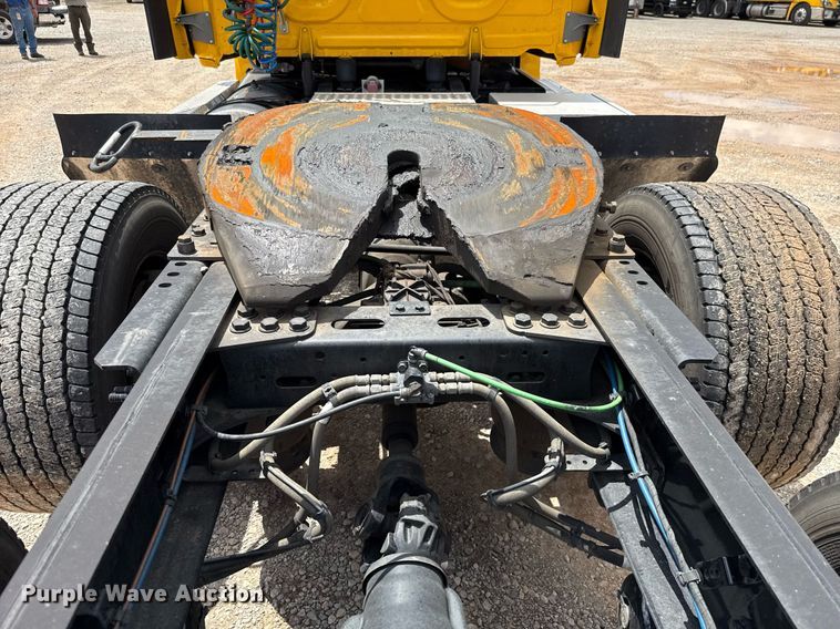 image for item EJ4830 2021 Freightliner Cascadia 126 semi truck