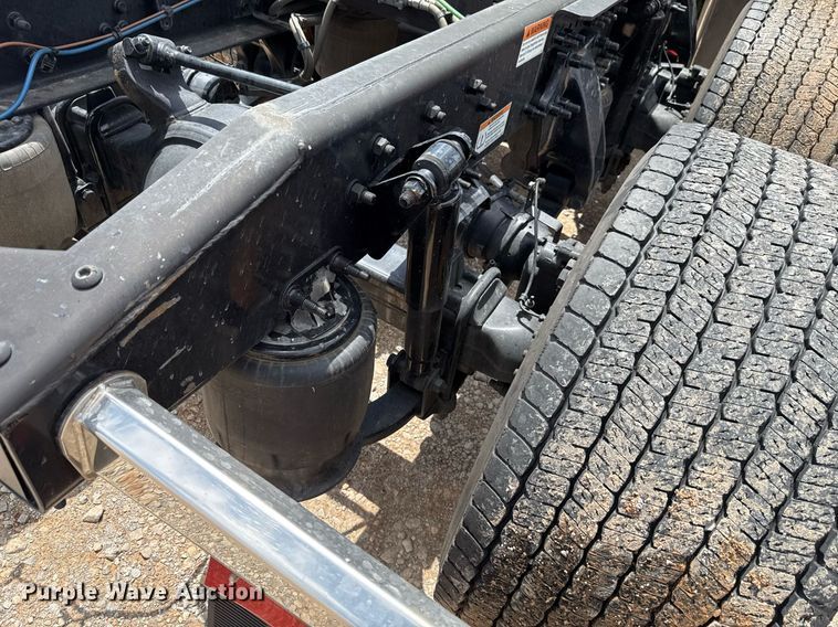 image for item EJ4830 2021 Freightliner Cascadia 126 semi truck