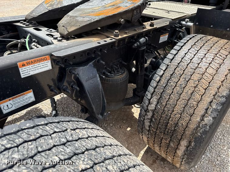 image for item EJ4830 2021 Freightliner Cascadia 126 semi truck