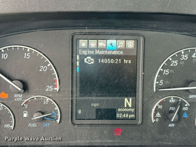 image for item EJ4830 2021 Freightliner Cascadia 126 semi truck