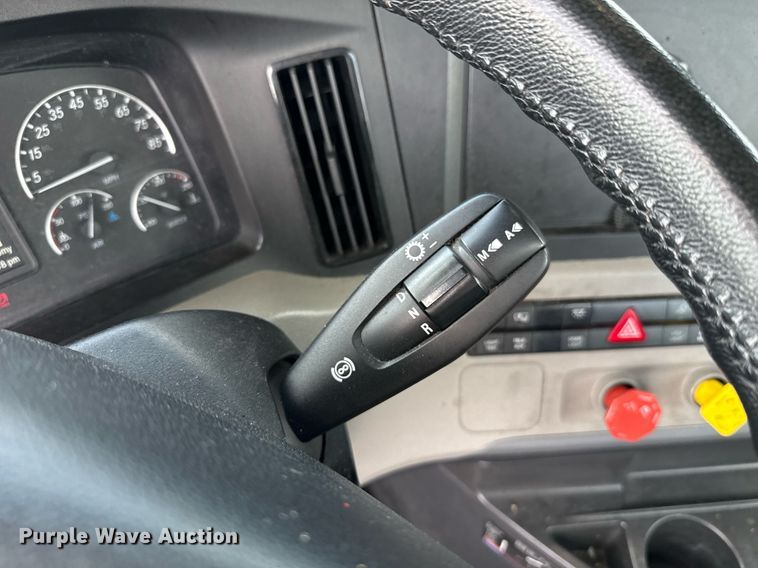 image for item EJ4830 2021 Freightliner Cascadia 126 semi truck