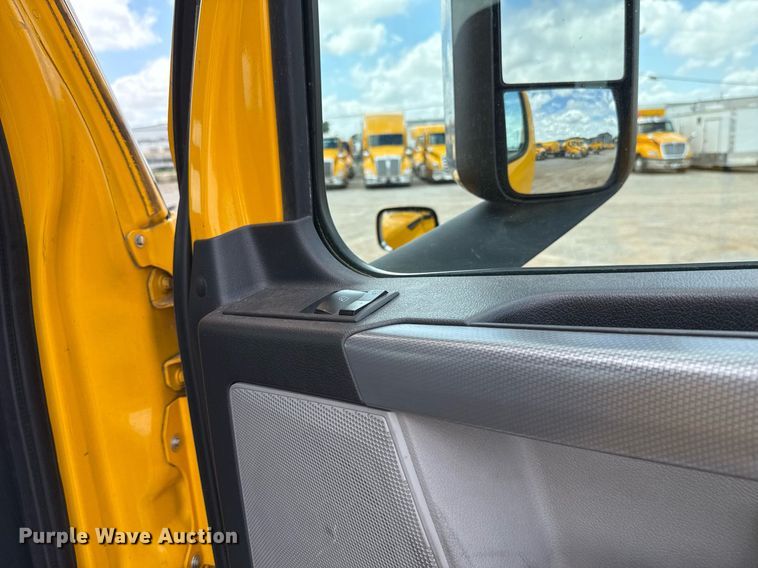 image for item EJ4830 2021 Freightliner Cascadia 126 semi truck