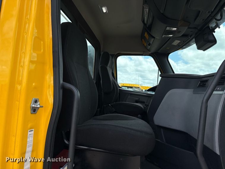 image for item EJ4830 2021 Freightliner Cascadia 126 semi truck