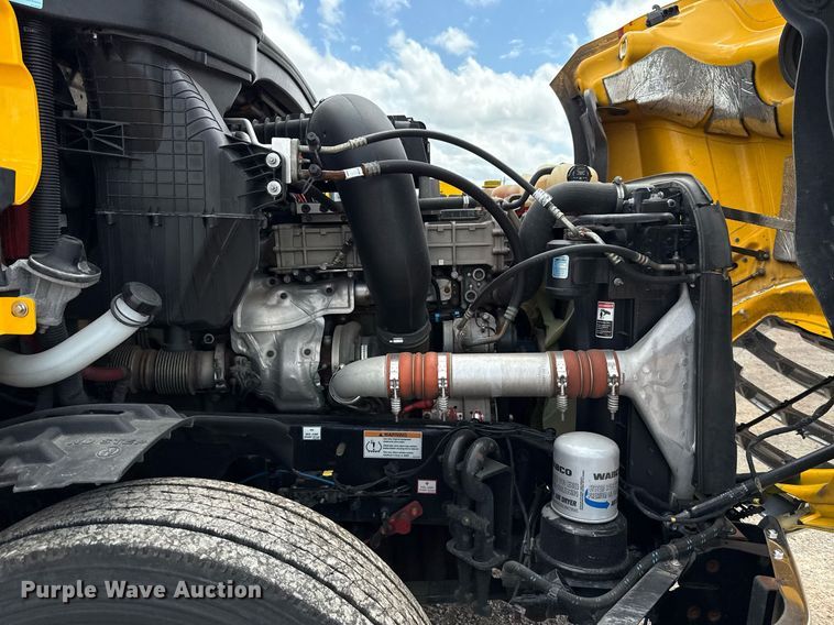 image for item EJ4830 2021 Freightliner Cascadia 126 semi truck