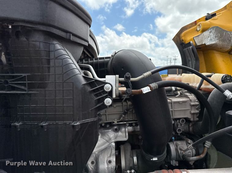 image for item EJ4830 2021 Freightliner Cascadia 126 semi truck