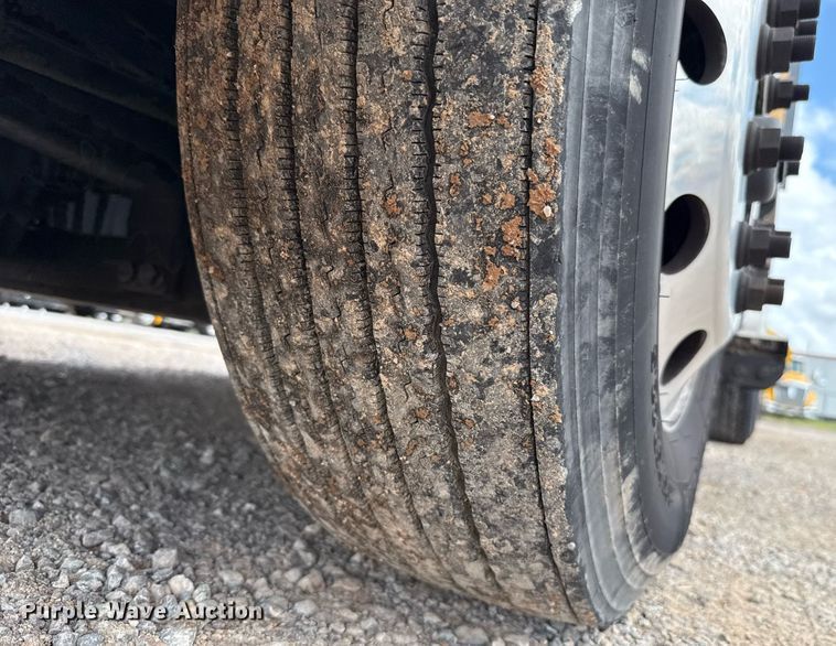 image for item EJ4830 2021 Freightliner Cascadia 126 semi truck