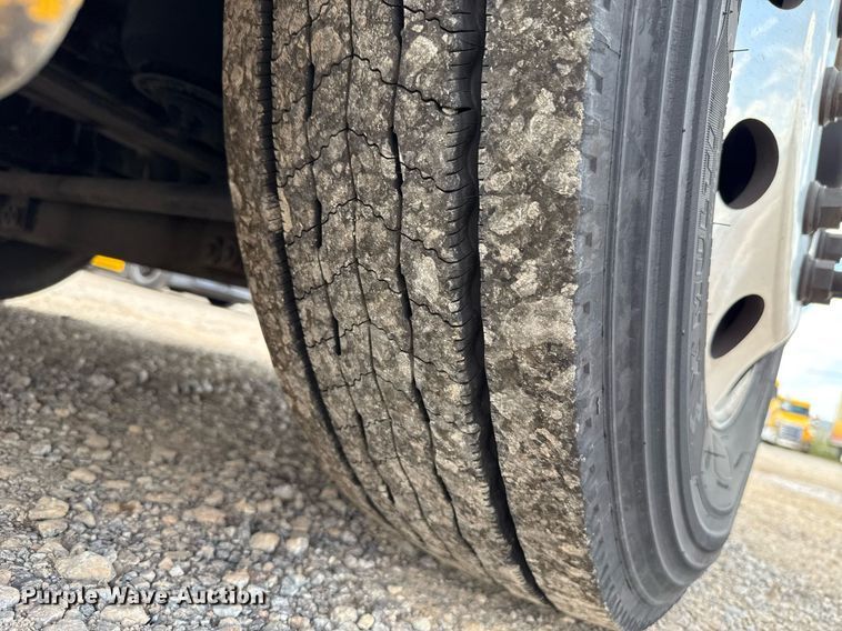 image for item EJ4830 2021 Freightliner Cascadia 126 semi truck