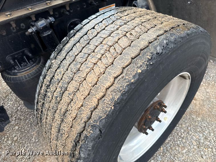 image for item EJ4830 2021 Freightliner Cascadia 126 semi truck