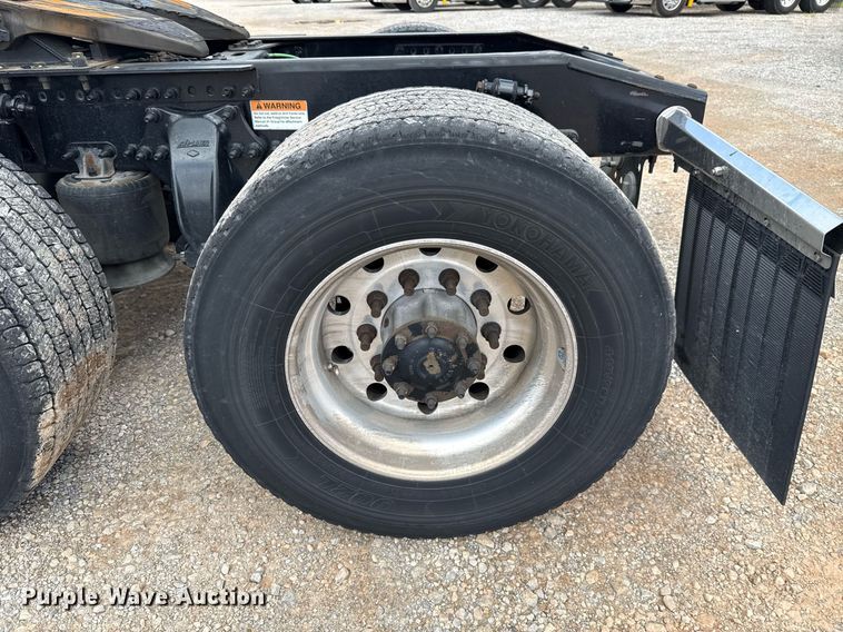 image for item EJ4830 2021 Freightliner Cascadia 126 semi truck