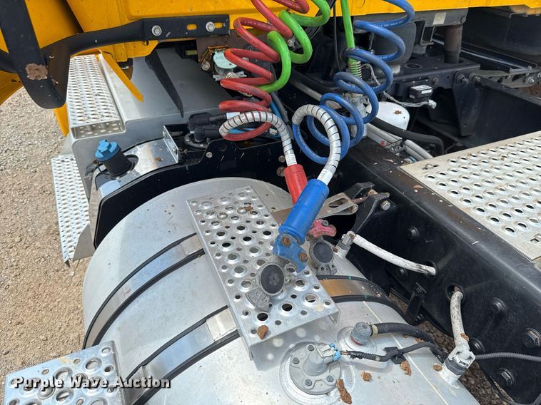 image for item EJ4831 2021 International LT625  semi truck