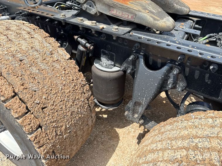 image for item EJ4831 2021 International LT625  semi truck