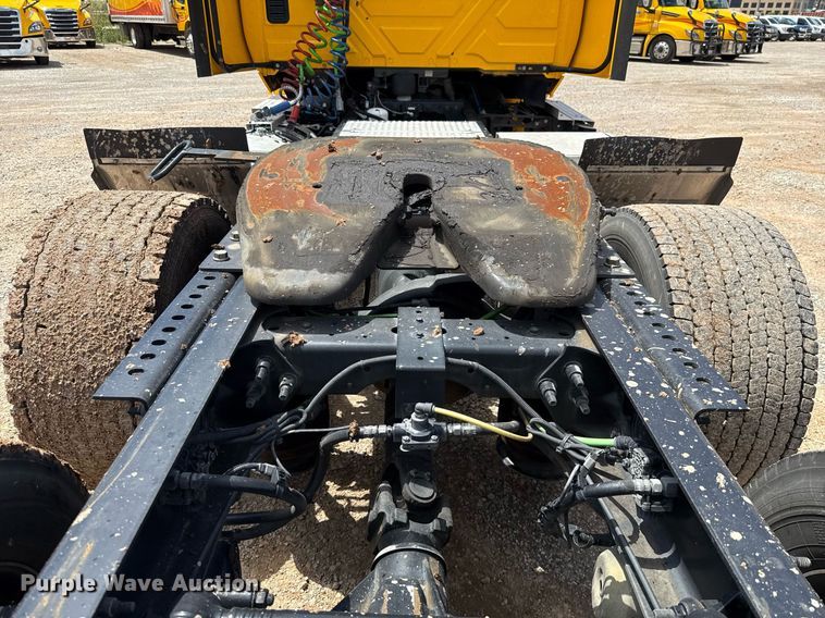 image for item EJ4831 2021 International LT625  semi truck