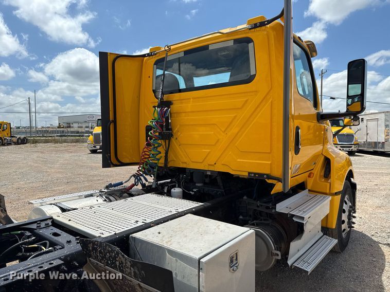 image for item EJ4831 2021 International LT625  semi truck