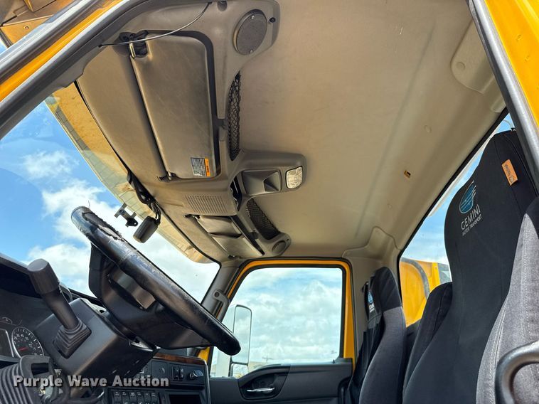 image for item EJ4831 2021 International LT625  semi truck