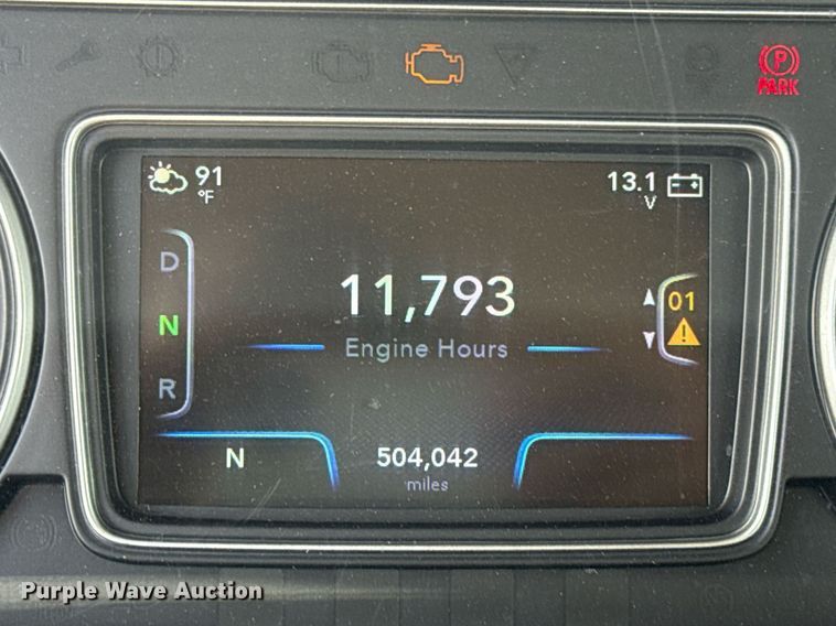 image for item EJ4831 2021 International LT625  semi truck