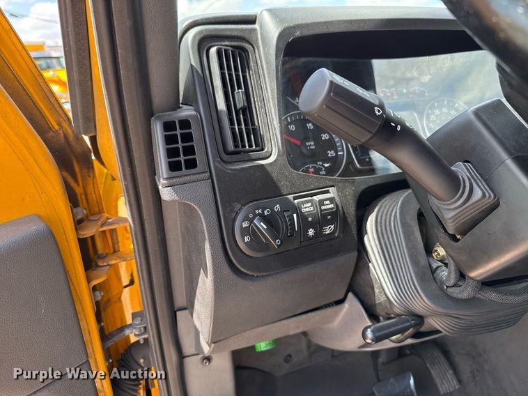 image for item EJ4831 2021 International LT625  semi truck