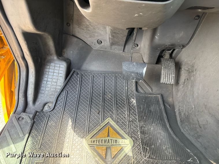 image for item EJ4831 2021 International LT625  semi truck