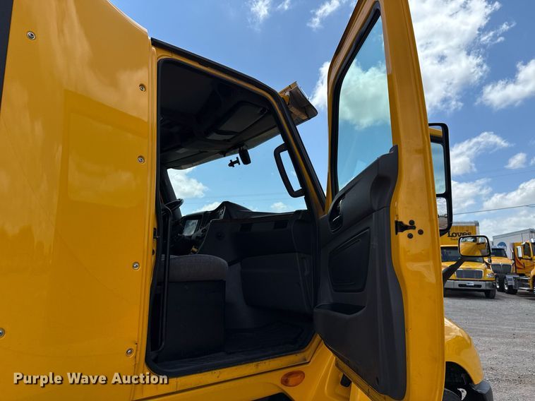 image for item EJ4831 2021 International LT625  semi truck