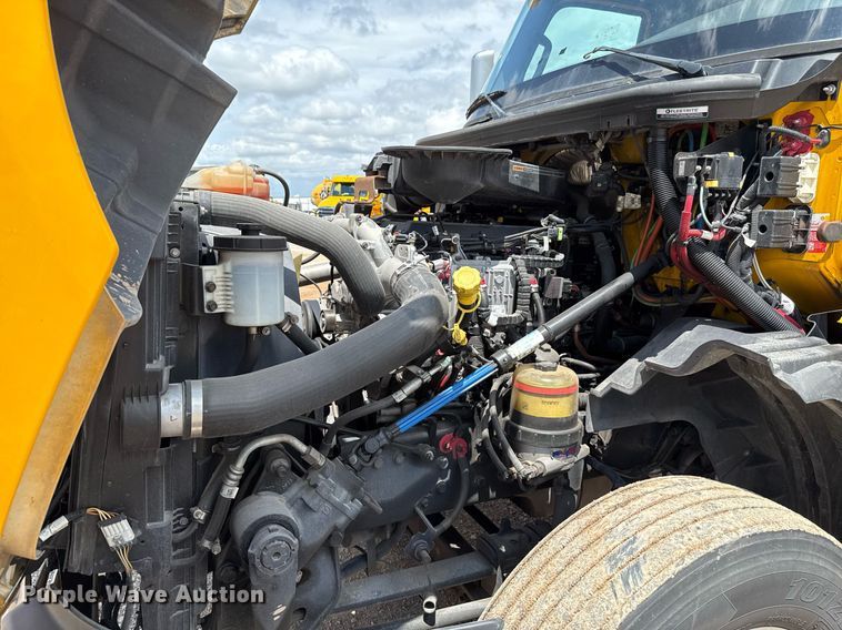 image for item EJ4831 2021 International LT625  semi truck