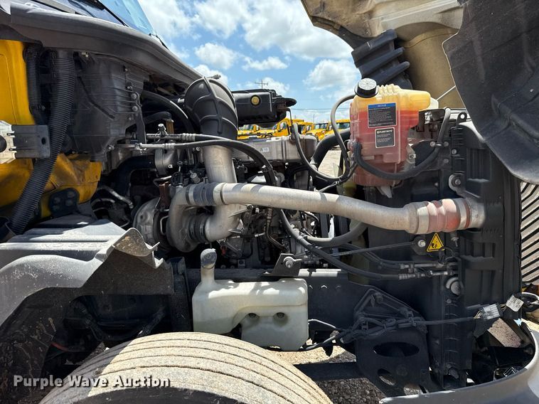 image for item EJ4831 2021 International LT625  semi truck