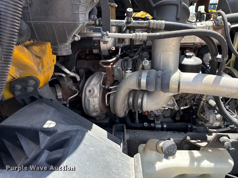 image for item EJ4831 2021 International LT625  semi truck