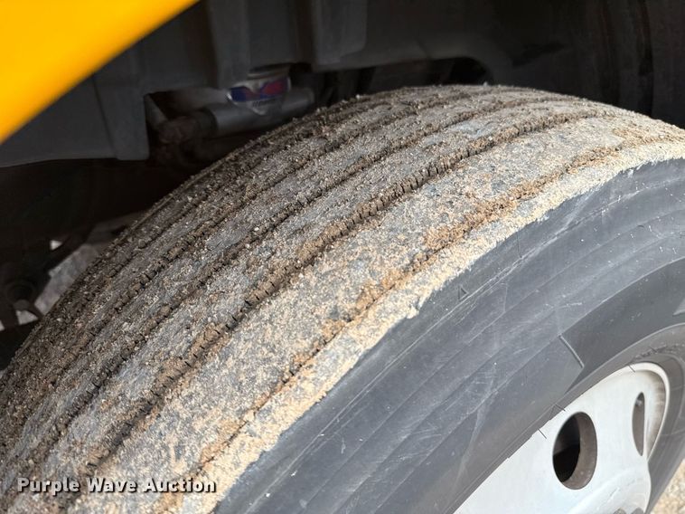 image for item EJ4831 2021 International LT625  semi truck