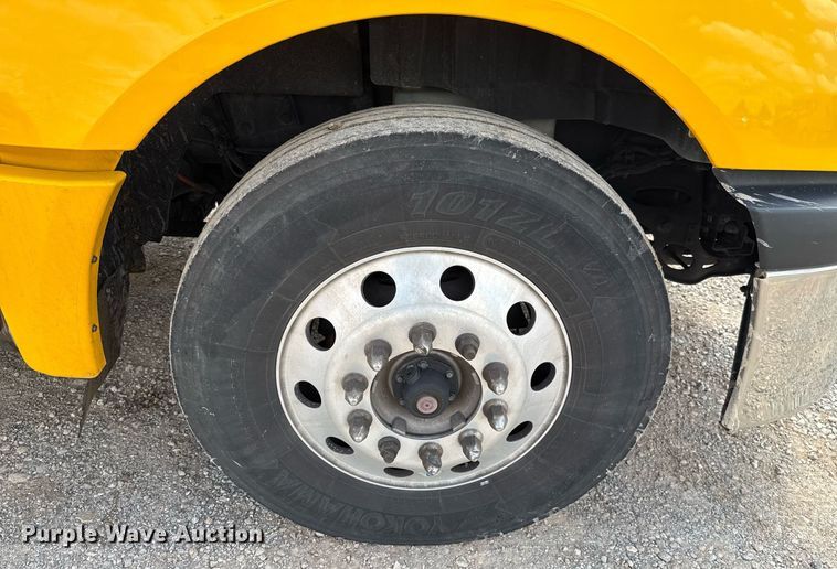 image for item EJ4831 2021 International LT625  semi truck