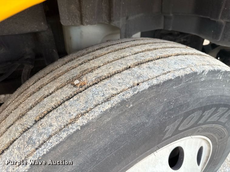 image for item EJ4831 2021 International LT625  semi truck