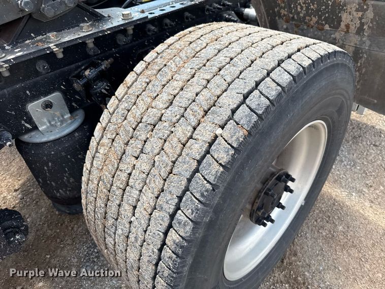 image for item EJ4831 2021 International LT625  semi truck