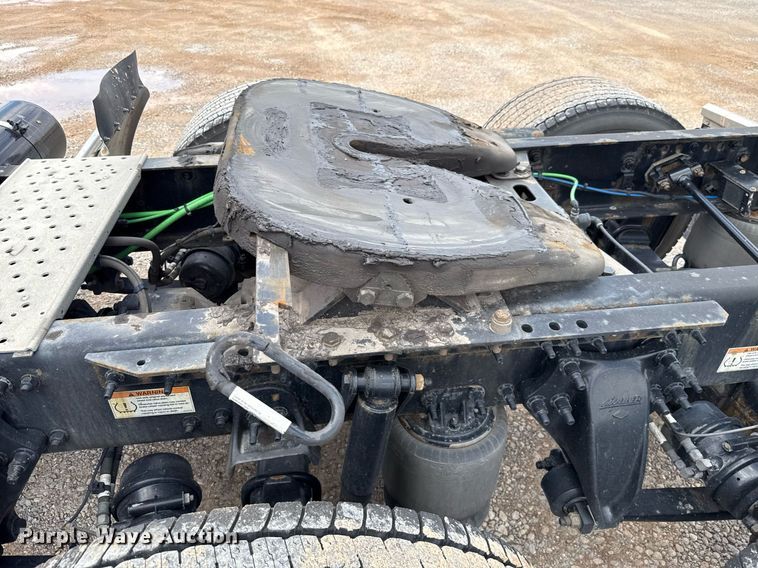 image for item EJ4832 2021 Freightliner Cascadia 126 semi truck