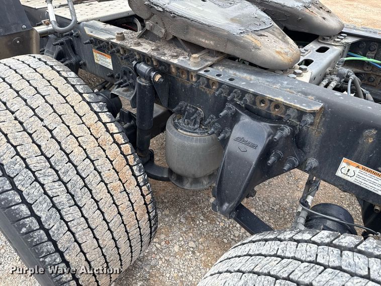 image for item EJ4832 2021 Freightliner Cascadia 126 semi truck