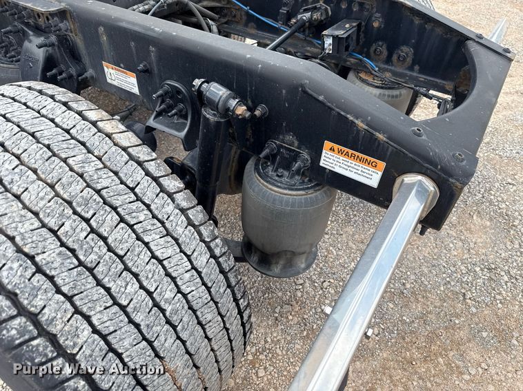 image for item EJ4832 2021 Freightliner Cascadia 126 semi truck